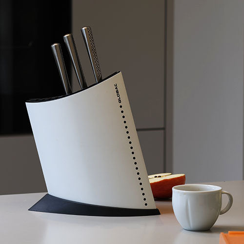 Bezpieczne przechowywanie noży kuchennych – poradnik dla pasjonatów i profesjonalistów