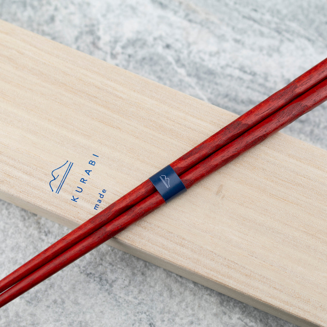 Japońskie Pałeczki do sushi Kawai - Kurabi Zestaw w drewnianym pudełku Black & Red