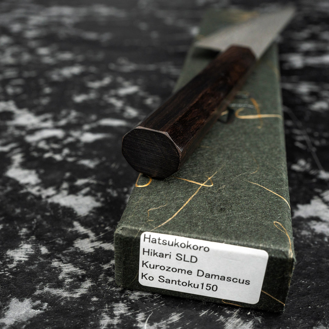 Ko-Santoku 15 cm Hatsukokoro Hikari Kurozame SLD Damascus