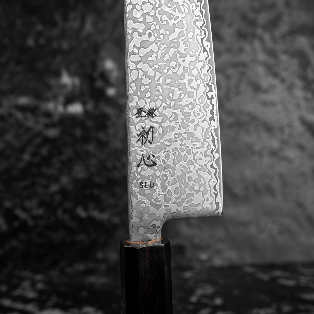 Santoku 17 cm Hatsukokoro Hikari Kurozame SLD Damascus
