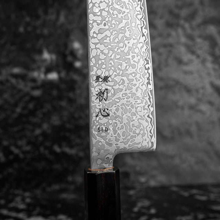 Santoku 17 cm Hatsukokoro Hikari Kurozame SLD Damascus