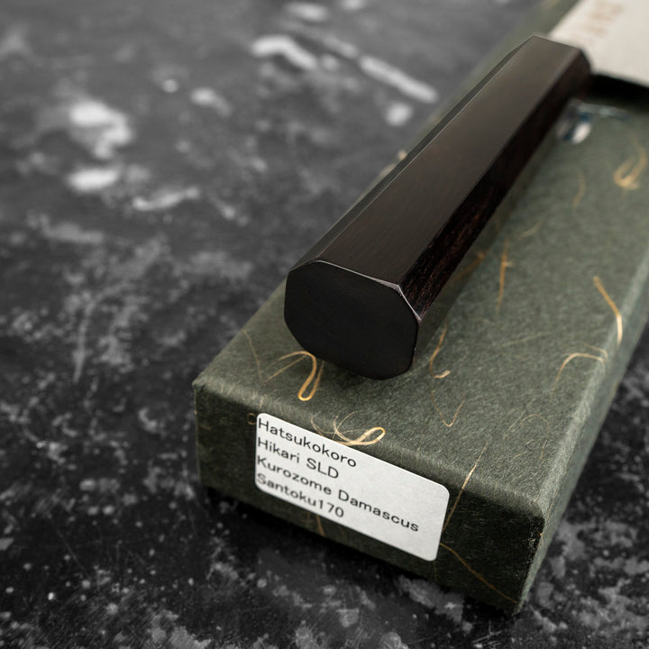 Santoku 17 cm Hatsukokoro Hikari Kurozame SLD Damascus