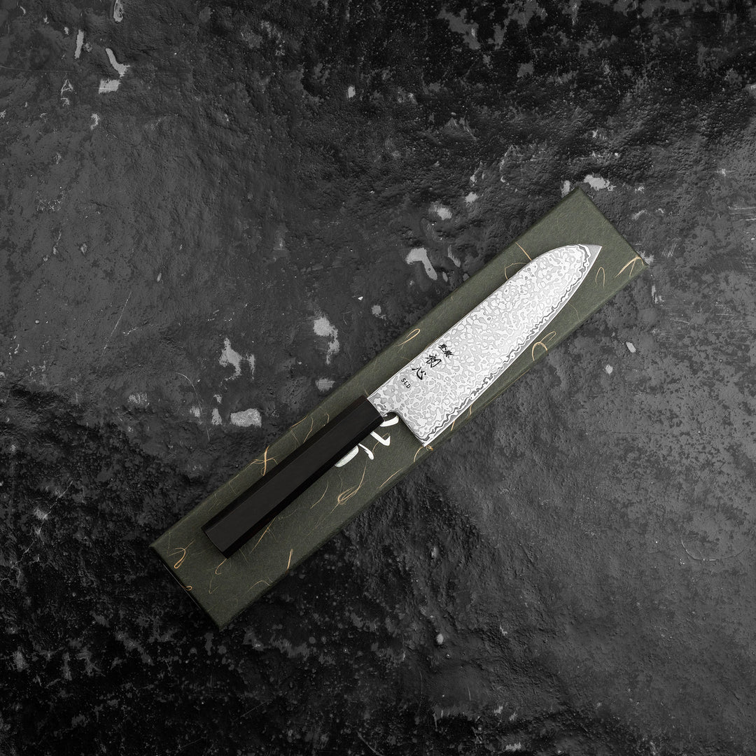 Santoku 17 cm Hatsukokoro Hikari Kurozame SLD Damascus