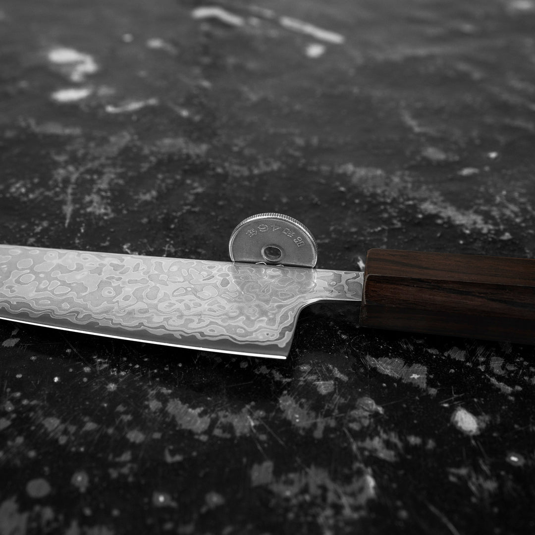 Petty 13 cm Hatsukokoro Hikari Kurozame SLD Damascus